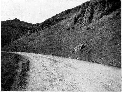 Harry A. Franck / Lena M. Franck · Working My Way Around the World (1918) photographic plate 084