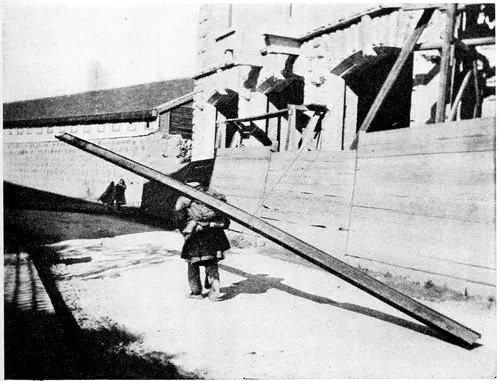 Harry A. Franck / Lena M. Franck · Working My Way Around the World (1918) photographic plate 127